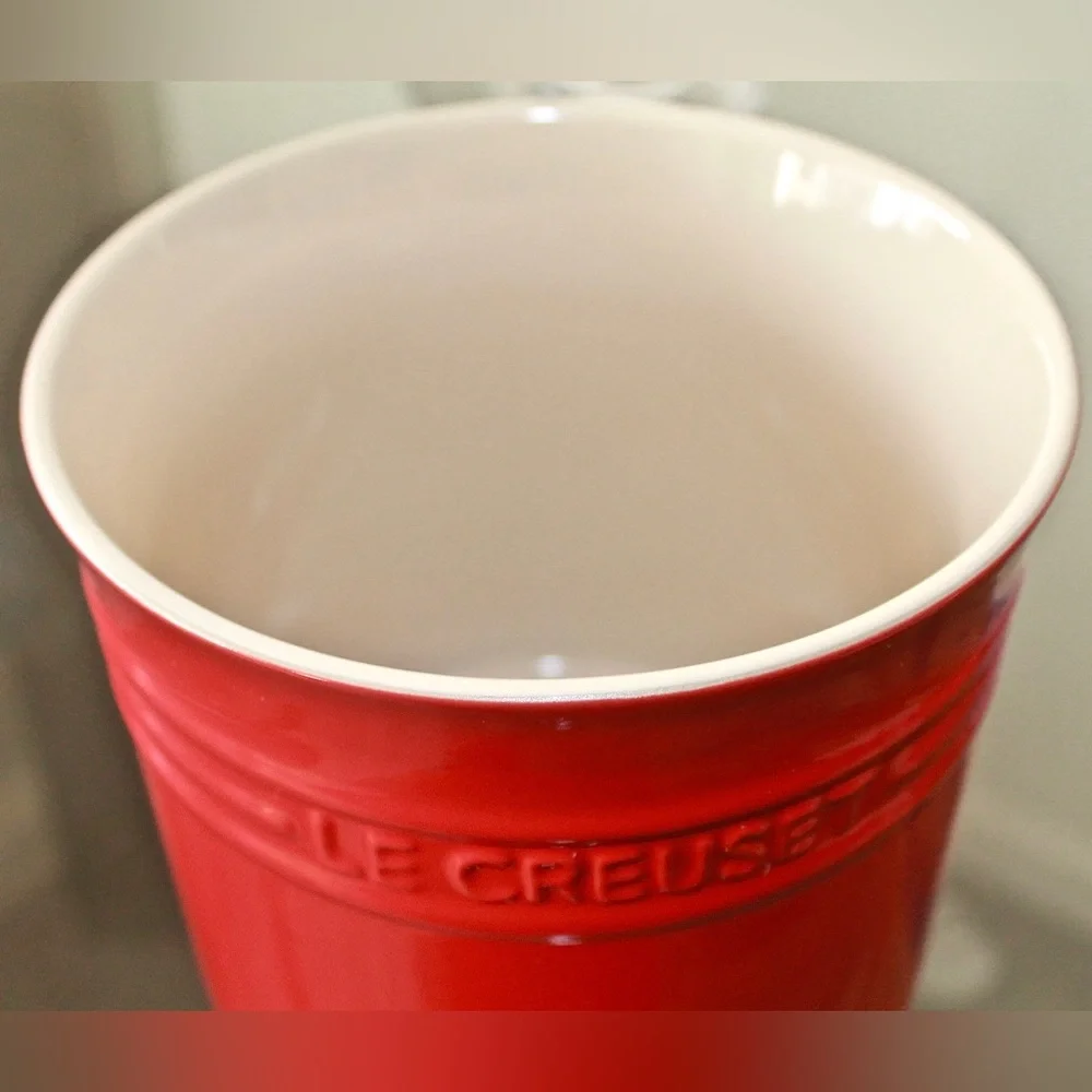 LE CREUSET RED 2.3L/2.75QT UTENSIL CROCK 6 INCH NEW